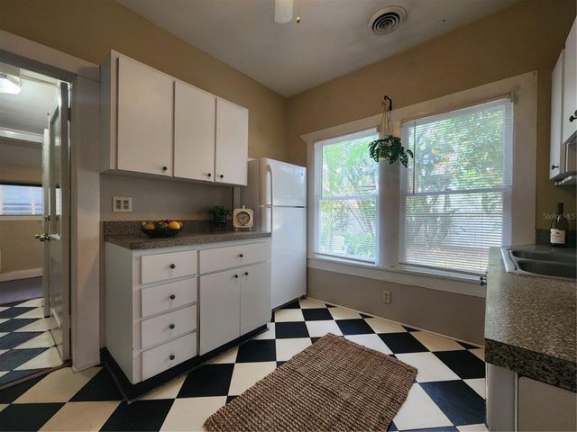 2121 7TH AVENUE W, Bradenton, FL 34205