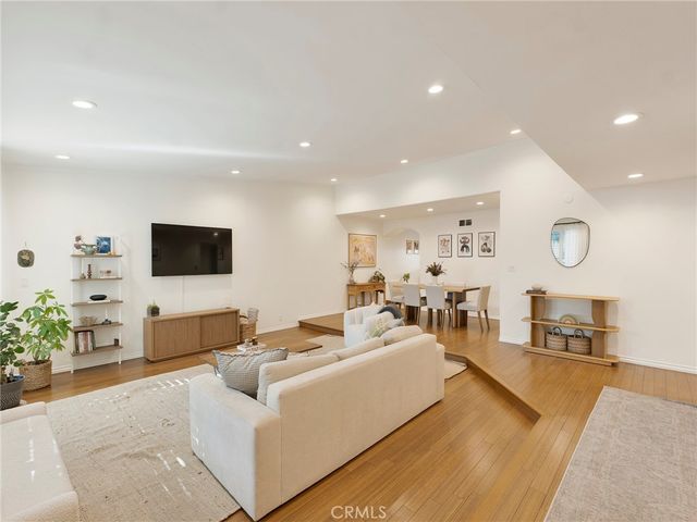 12803 Bloomfield 2, Studio City, CA 91604