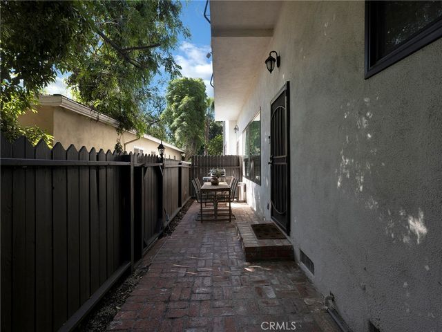 12803 Bloomfield 2, Studio City, CA 91604