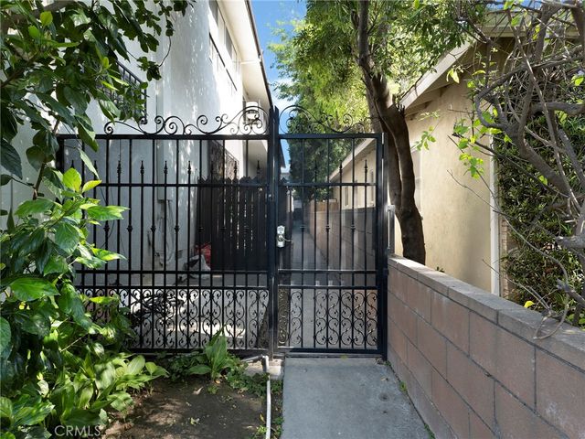 12803 Bloomfield 2, Studio City, CA 91604