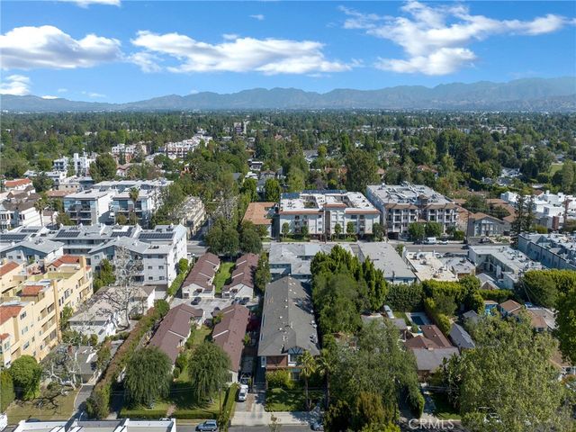 12803 Bloomfield 2, Studio City, CA 91604