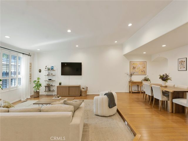 12803 Bloomfield 2, Studio City, CA 91604