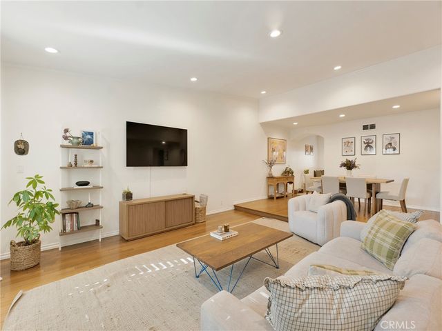 12803 Bloomfield 2, Studio City, CA 91604