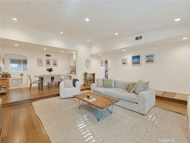 12803 Bloomfield 2, Studio City, CA 91604