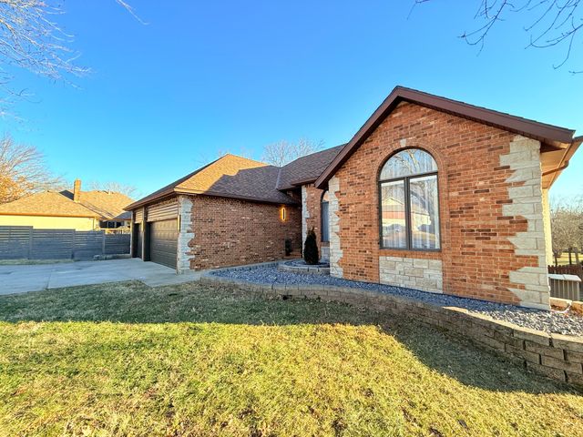 4916 S Buckingham Lane, Springfield, MO 65810
