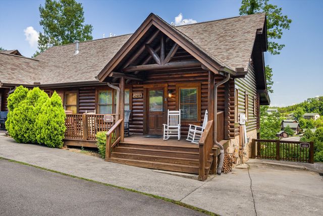 845 Golf View Blvd, Pigeon Forge, TN 37863