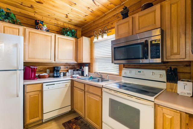 845 Golf View Blvd, Pigeon Forge, TN 37863