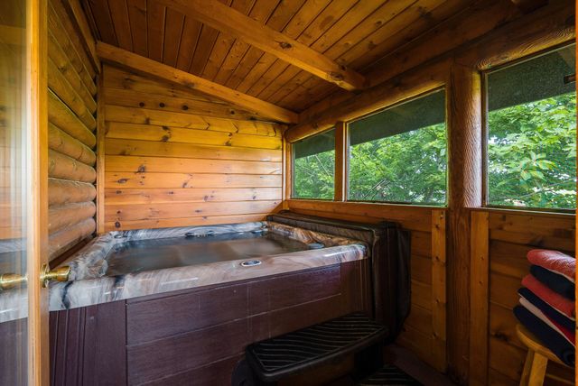 845 Golf View Blvd, Pigeon Forge, TN 37863
