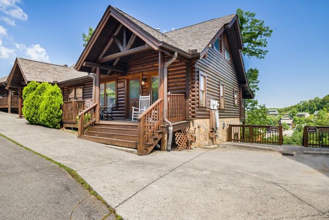 845 Golf View Blvd, Pigeon Forge, TN 37863