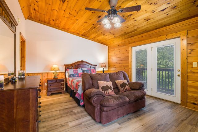 845 Golf View Blvd, Pigeon Forge, TN 37863