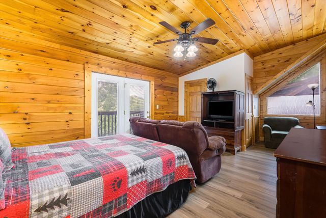 845 Golf View Blvd, Pigeon Forge, TN 37863