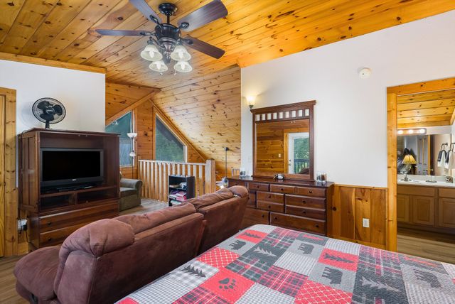 845 Golf View Blvd, Pigeon Forge, TN 37863