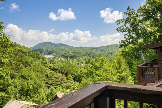 845 Golf View Blvd, Pigeon Forge, TN 37863