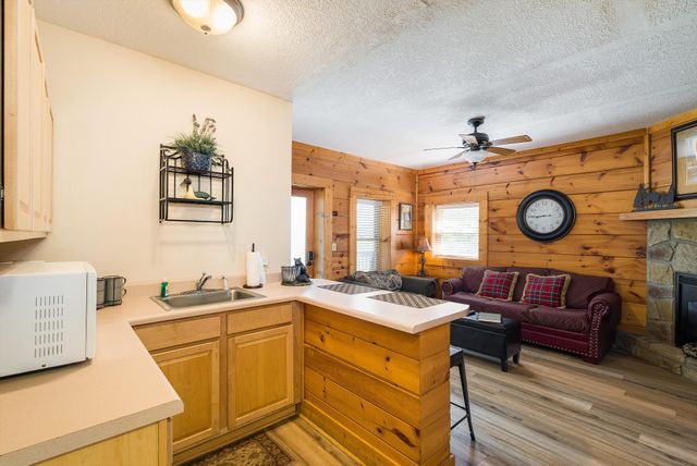 845 Golf View Blvd, Pigeon Forge, TN 37863