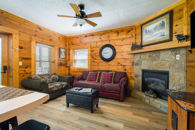 845 Golf View Blvd, Pigeon Forge, TN 37863