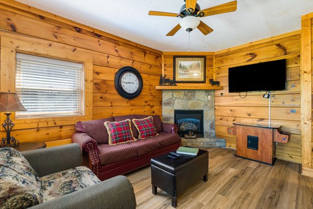 845 Golf View Blvd, Pigeon Forge, TN 37863
