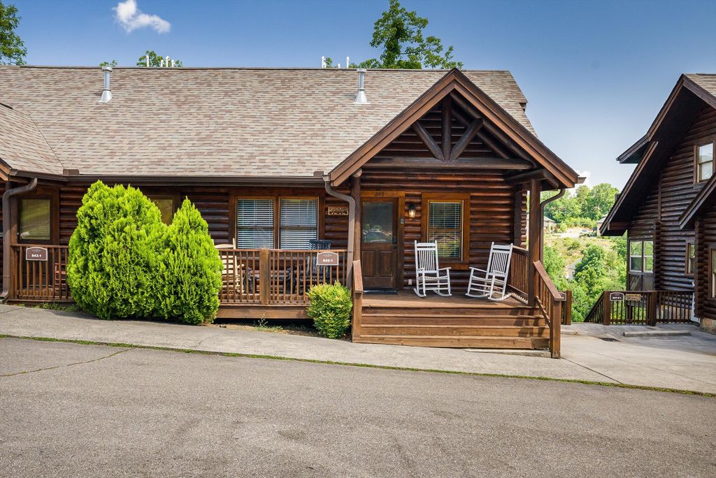 845 Golf View Blvd, Pigeon Forge, TN 37863