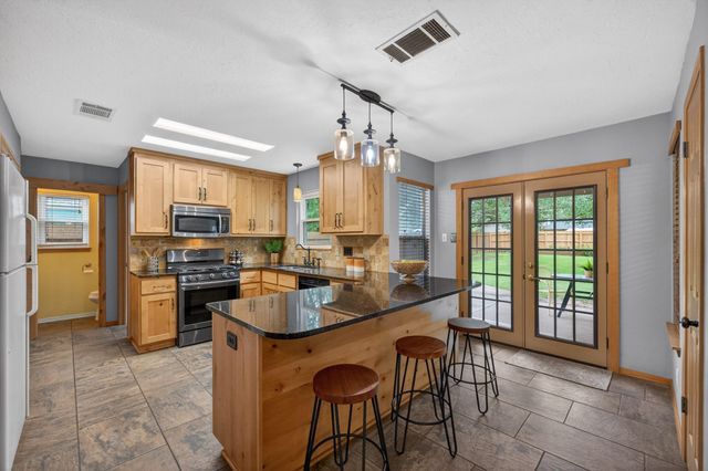 1200 Mountain View DR, Pflugerville, TX 78660