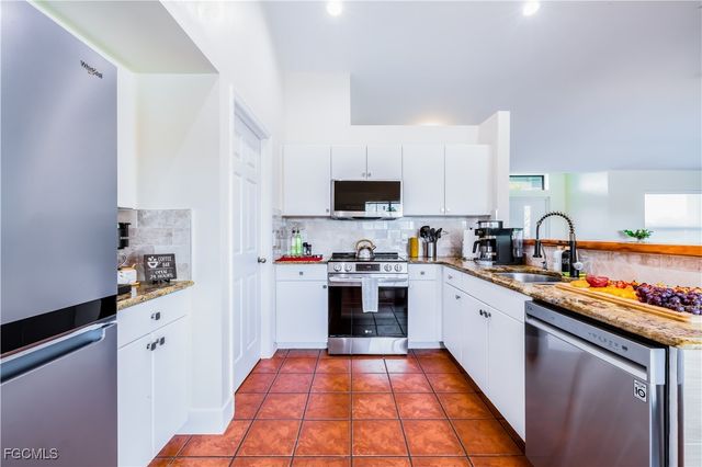 2724 SW 1st TER, Cape Coral, FL 33991