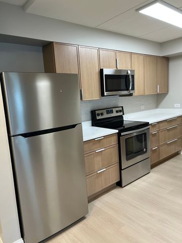 5125 Blodgett Avenue 211T, Downers Grove, IL 60515
