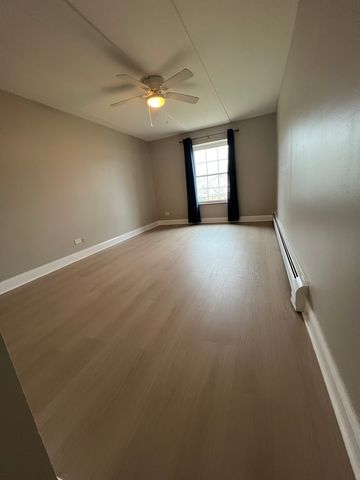 5125 Blodgett Avenue 211T, Downers Grove, IL 60515