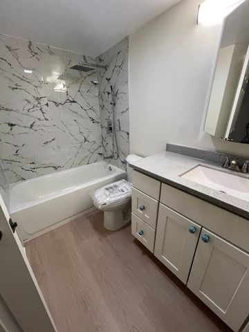 5125 Blodgett Avenue 211T, Downers Grove, IL 60515
