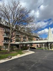 5125 Blodgett Avenue 211T, Downers Grove, IL 60515