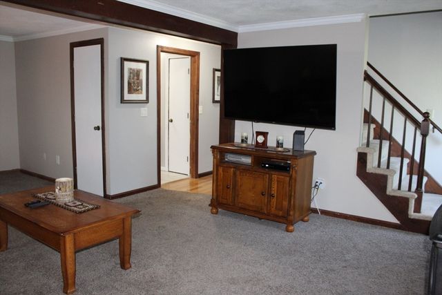 3 Roger St, Bellingham, MA 02019