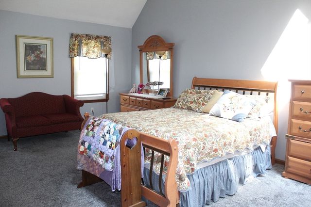 3 Roger St, Bellingham, MA 02019