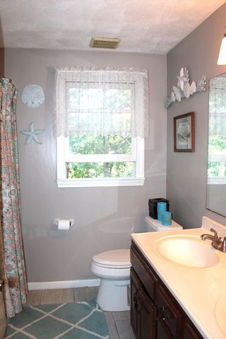3 Roger St, Bellingham, MA 02019
