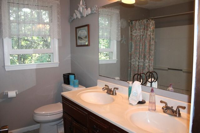 3 Roger St, Bellingham, MA 02019