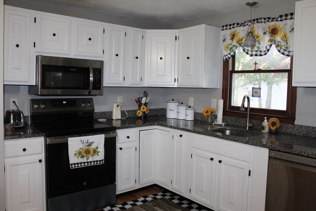 3 Roger St, Bellingham, MA 02019