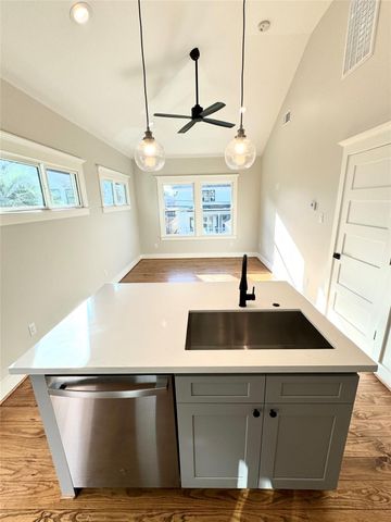 435 Oxford Street A, Houston, TX 77007