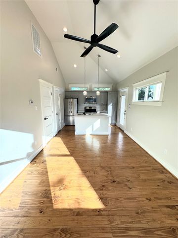 435 Oxford Street A, Houston, TX 77007