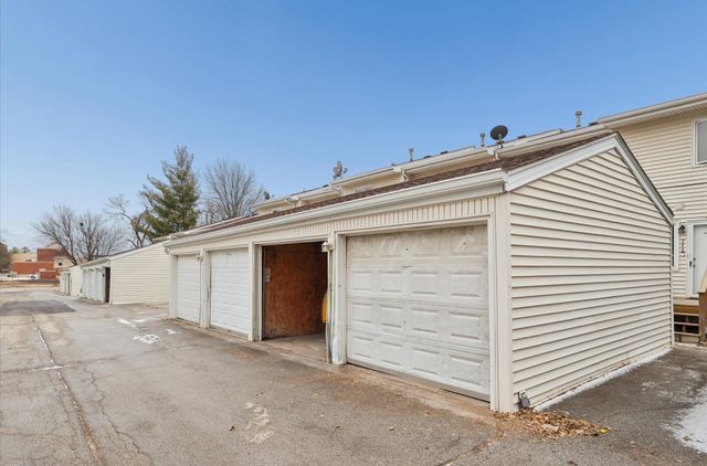 248 Holiday Circle 37, West Des Moines, IA 50265