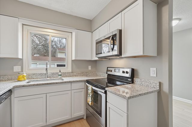 248 Holiday Circle 37, West Des Moines, IA 50265