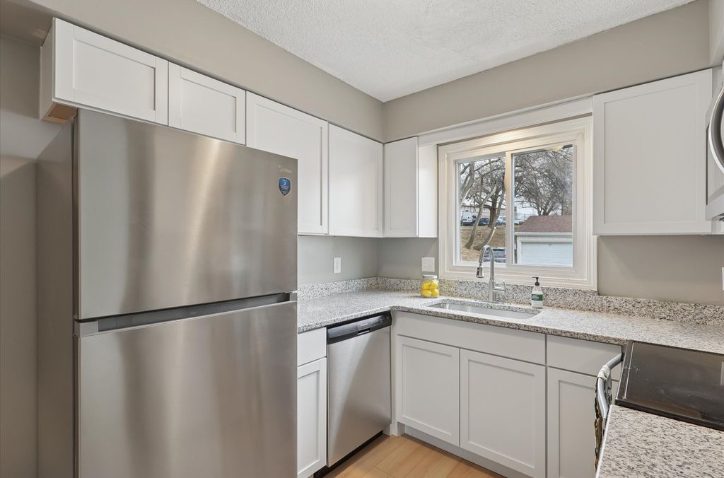 248 Holiday Circle 37, West Des Moines, IA 50265