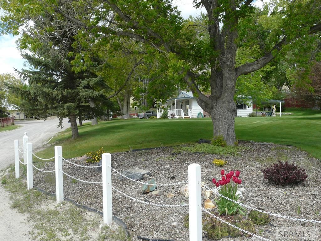 Image 1 of property listing at 560 N Front Street, Arco, ID 83213