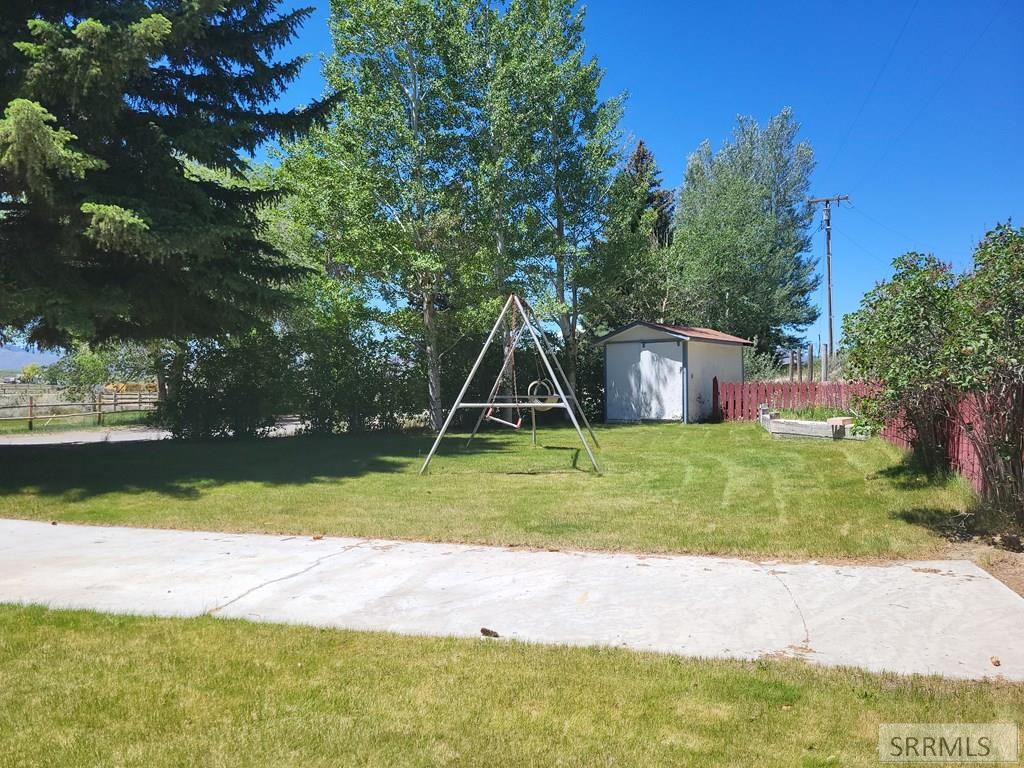 Image 13 of property listing at 560 N Front Street, Arco, ID 83213