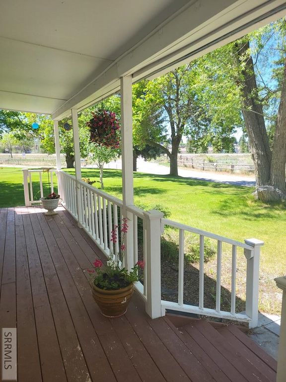 Image 14 of property listing at 560 N Front Street, Arco, ID 83213