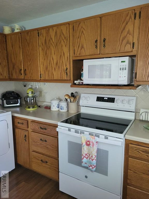 Image 19 of property listing at 560 N Front Street, Arco, ID 83213