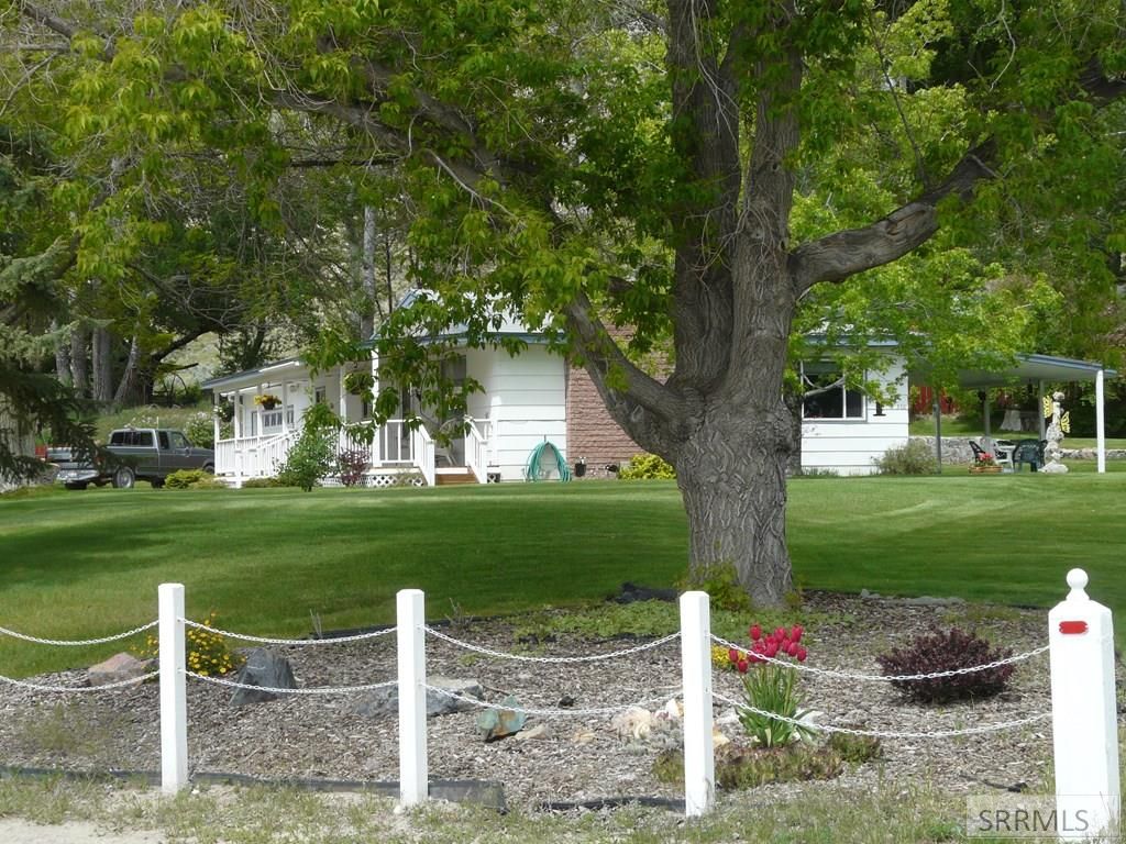Image 2 of property listing at 560 N Front Street, Arco, ID 83213