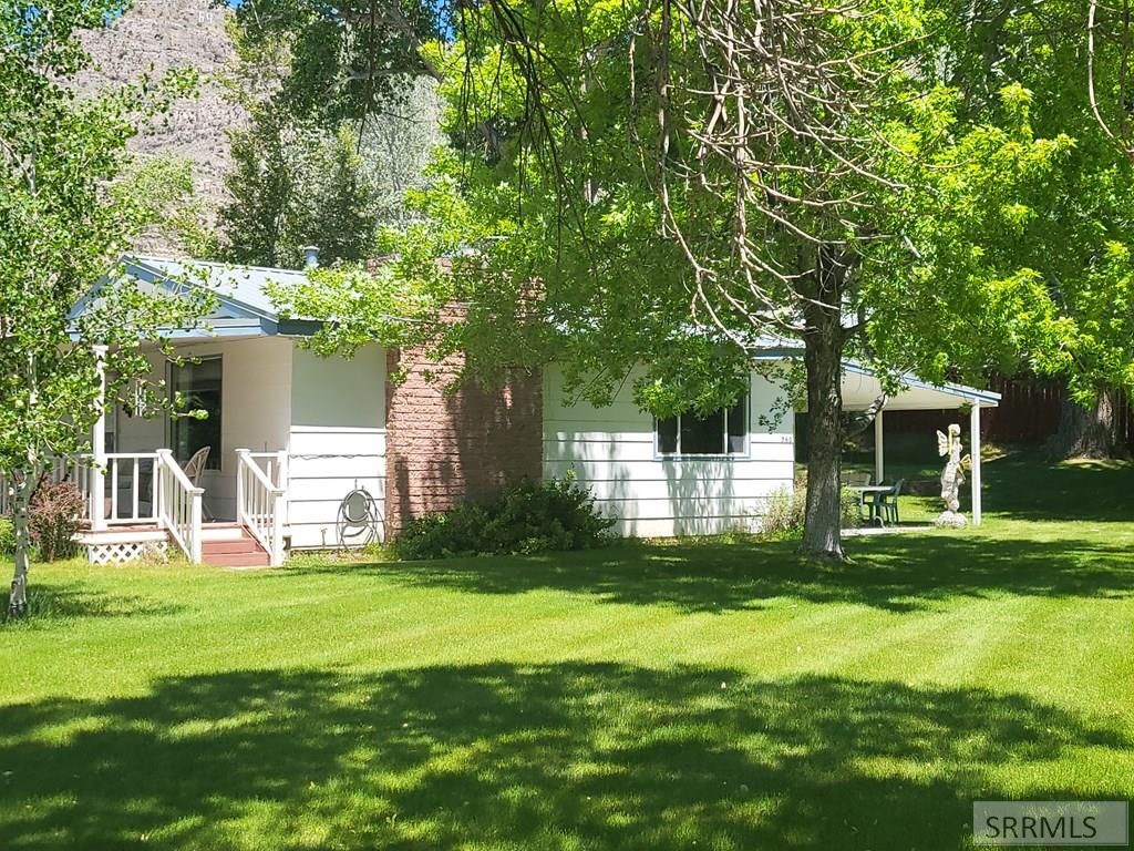 Image 5 of property listing at 560 N Front Street, Arco, ID 83213