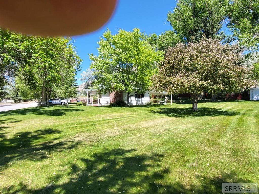 Image 6 of property listing at 560 N Front Street, Arco, ID 83213