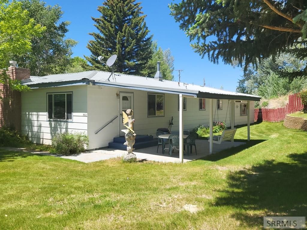 Image 8 of property listing at 560 N Front Street, Arco, ID 83213