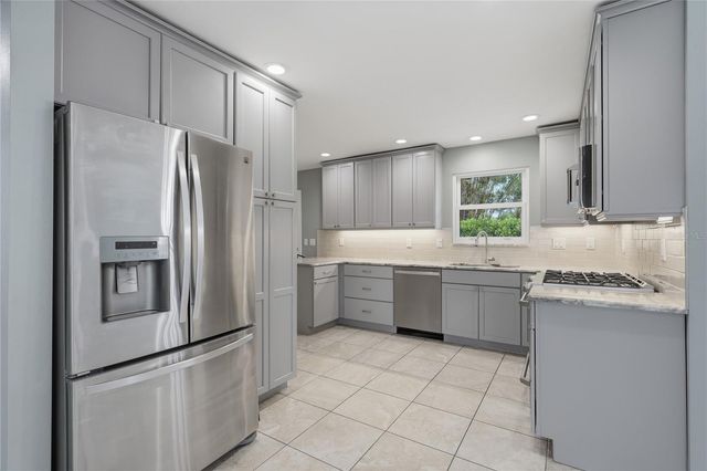 1450 STRADA D ORO, Venice, FL 34292