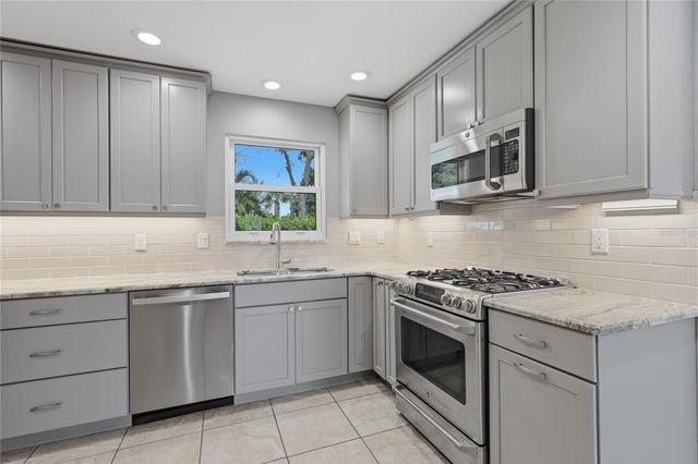 1450 STRADA D ORO, Venice, FL 34292