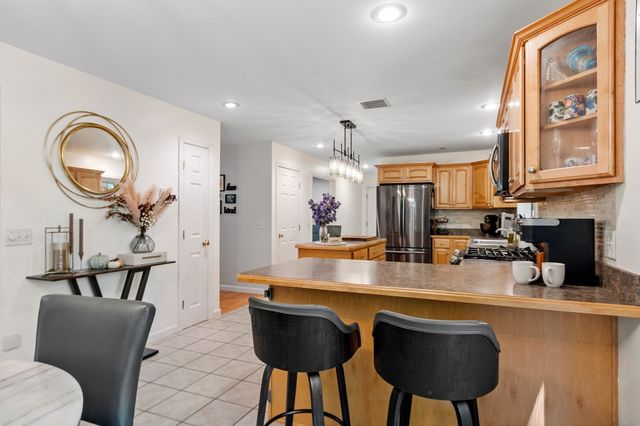24 Wilson Rd, Londonderry, NH 03053