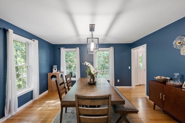 24 Wilson Rd, Londonderry, NH 03053