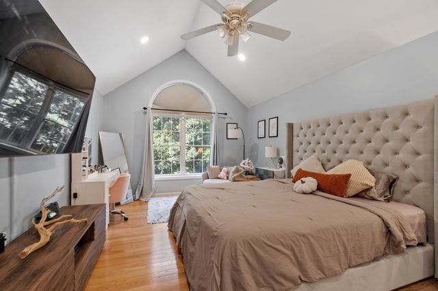 24 Wilson Rd, Londonderry, NH 03053